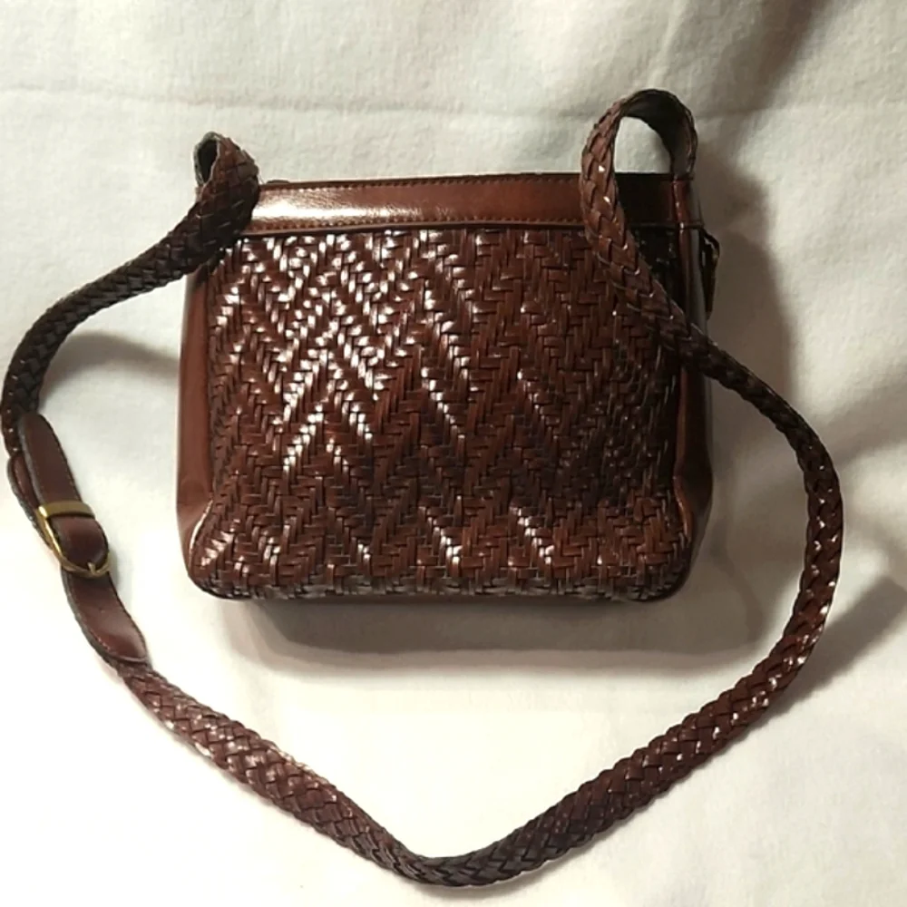 Elegant Brown Woven Crossbody Bag - Picture 1 of 8